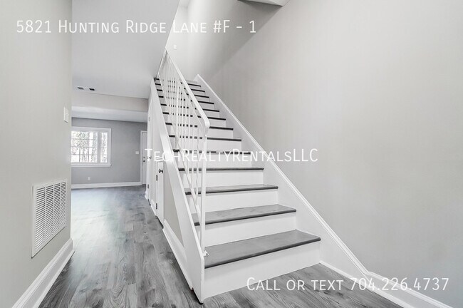 Building Photo - 5821 Hunting Ridge Ln