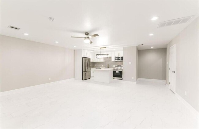 Building Photo - 5763 Easthampton Dr