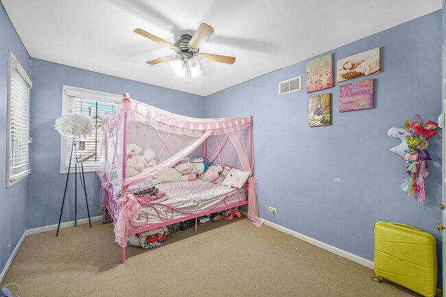 Building Photo - 436 W Parkside Dr