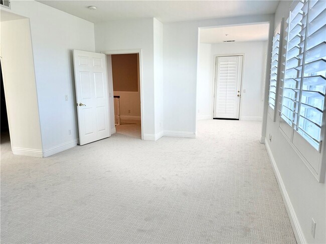 Building Photo - 9 Flintridge Ave