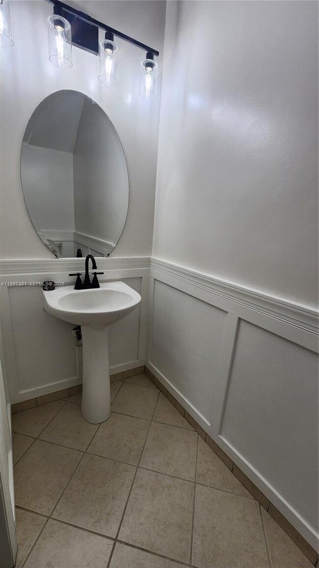 Building Photo - 343 NE 36th Terrace