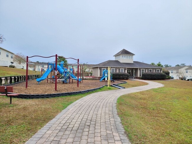 Building Photo - 803 Majestic Dr
