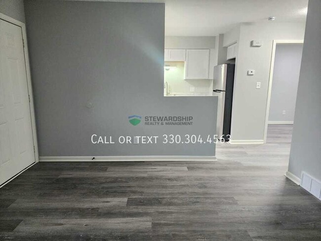 Building Photo - 2557 Edwin Ave