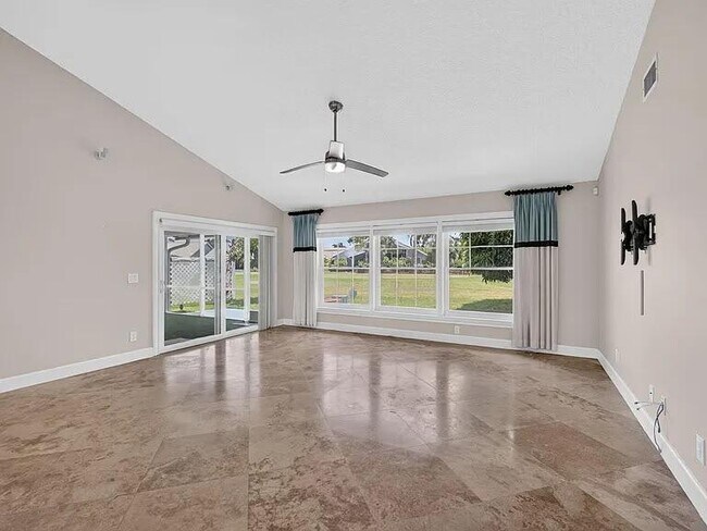 Building Photo - 114 Palomino Dr