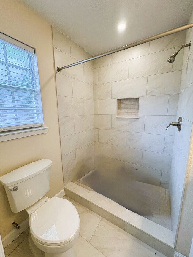Building Photo - 519 Carambola Ave