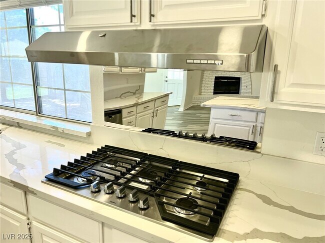 Building Photo - 1740 Camara Dr