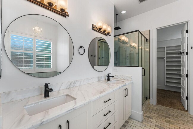 Building Photo - 4145 E Campbell Ave