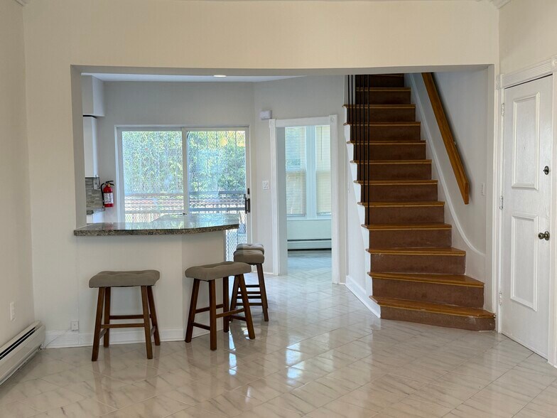 Building Photo - 238 Claremont Ave