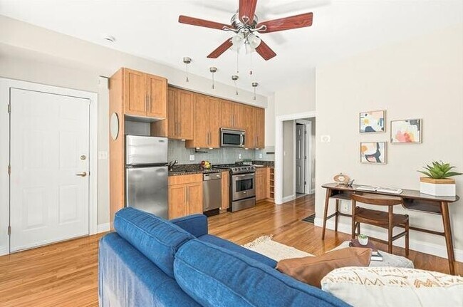 Building Photo - 749 Somerville Ave