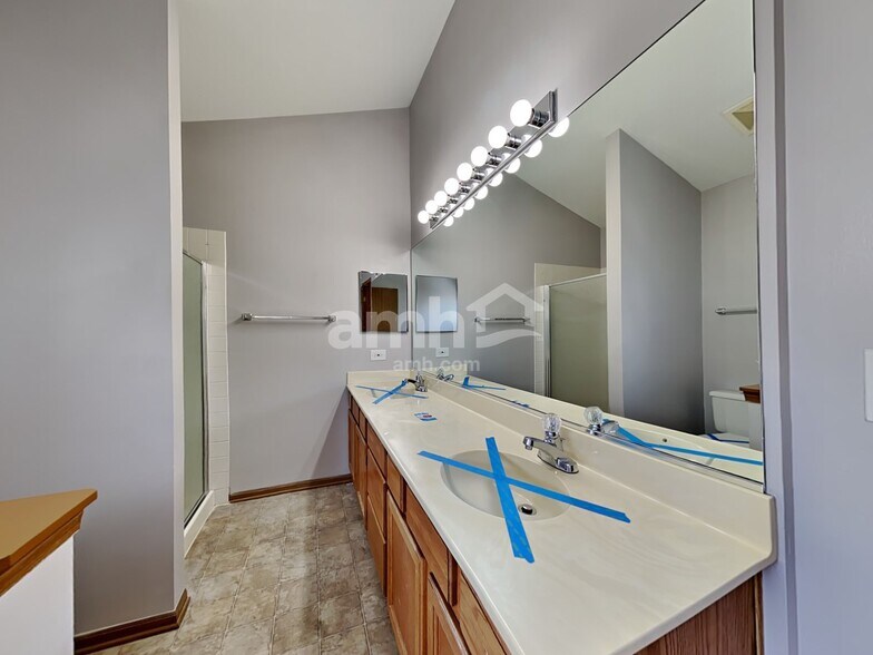 Building Photo - 12 W Country Walk Dr