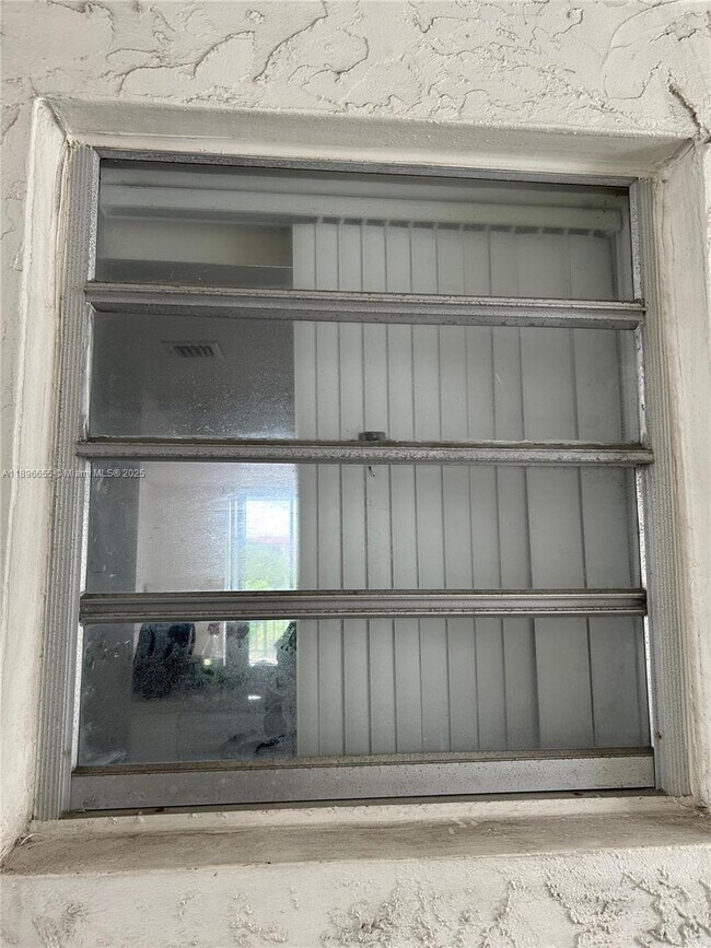 Building Photo - 7850 Byron Ave