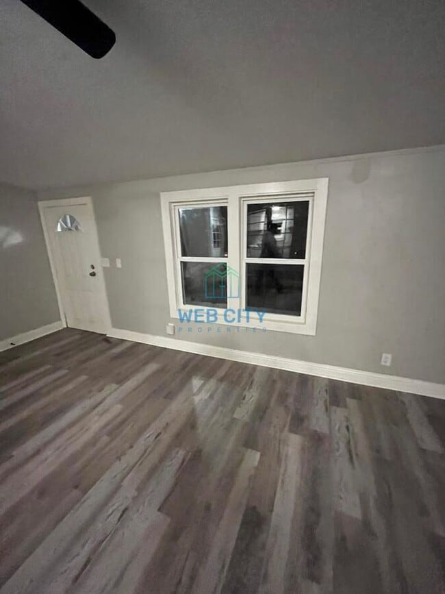 Building Photo - 15395 Flud Rd
