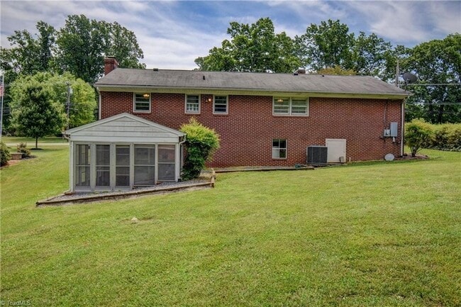 Building Photo - 2012 Richardson Dr