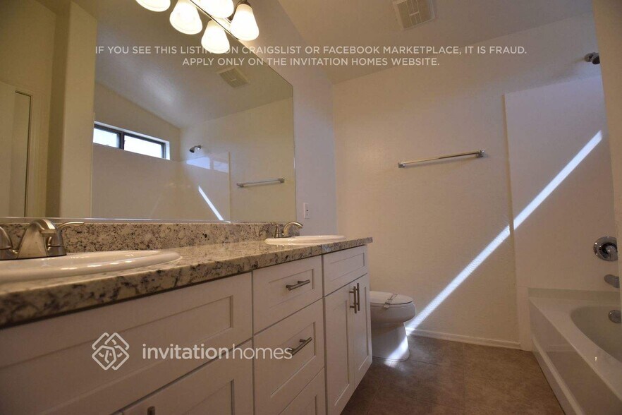 Building Photo - 4685 E Alamo St