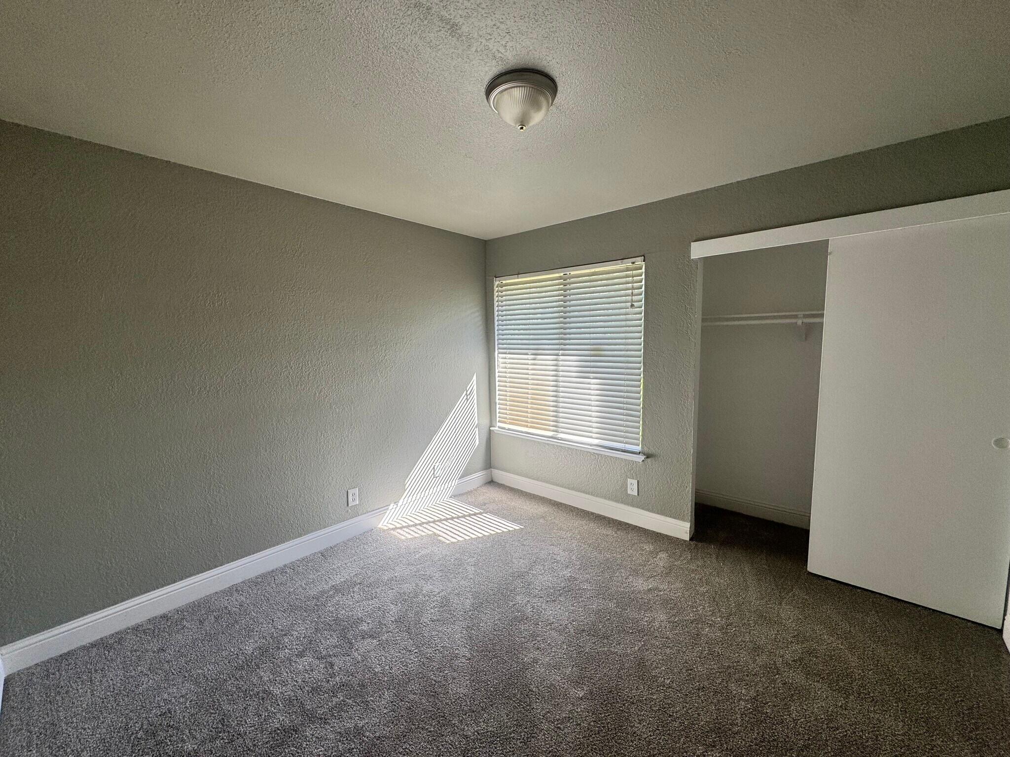 Building Photo - 6724 Plymouth Rd