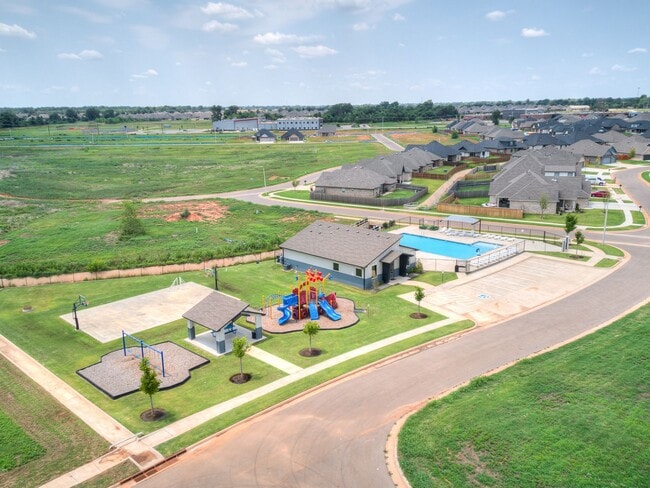 Building Photo - Newer Home available Mid-August 2026- Mustang Park- Storm Shelter