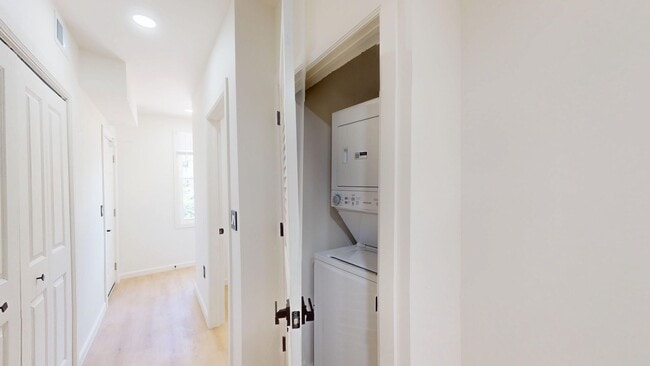 Building Photo - 1318 Holbrook St NE