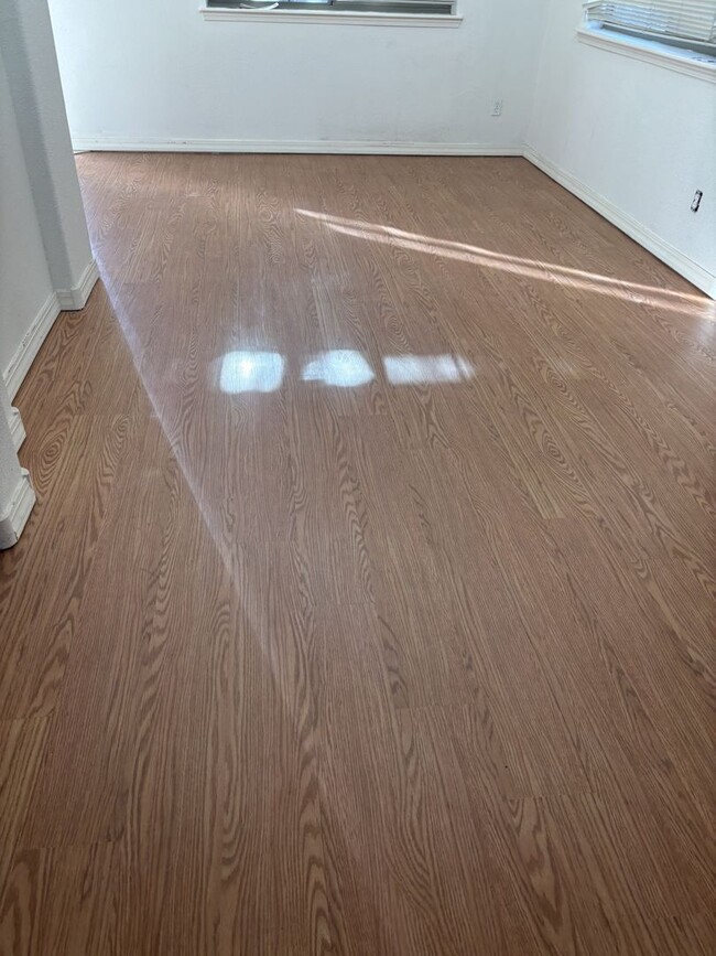 Building Photo - HOLIDAY SPECIAL  $1,695.00 First two month...