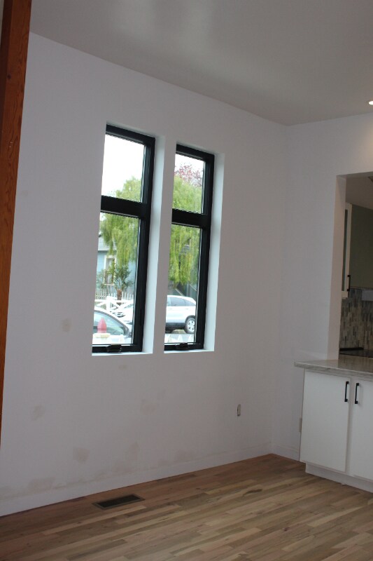 Building Photo - 520 10th St