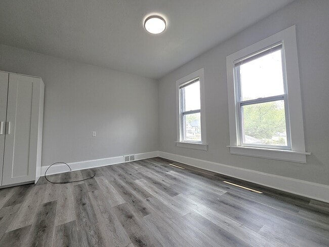 Building Photo - 1811 Grand Ave