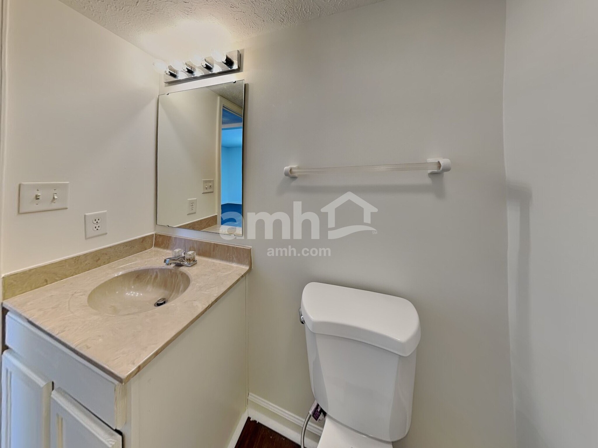 Building Photo - 2328 Salem Park Dr