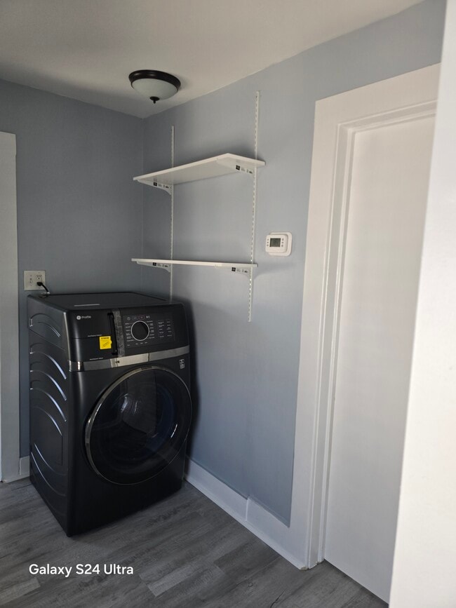 Building Photo - BEAUTIFULLY RENOVATED 2 BEDROOMS WITH BALCONY