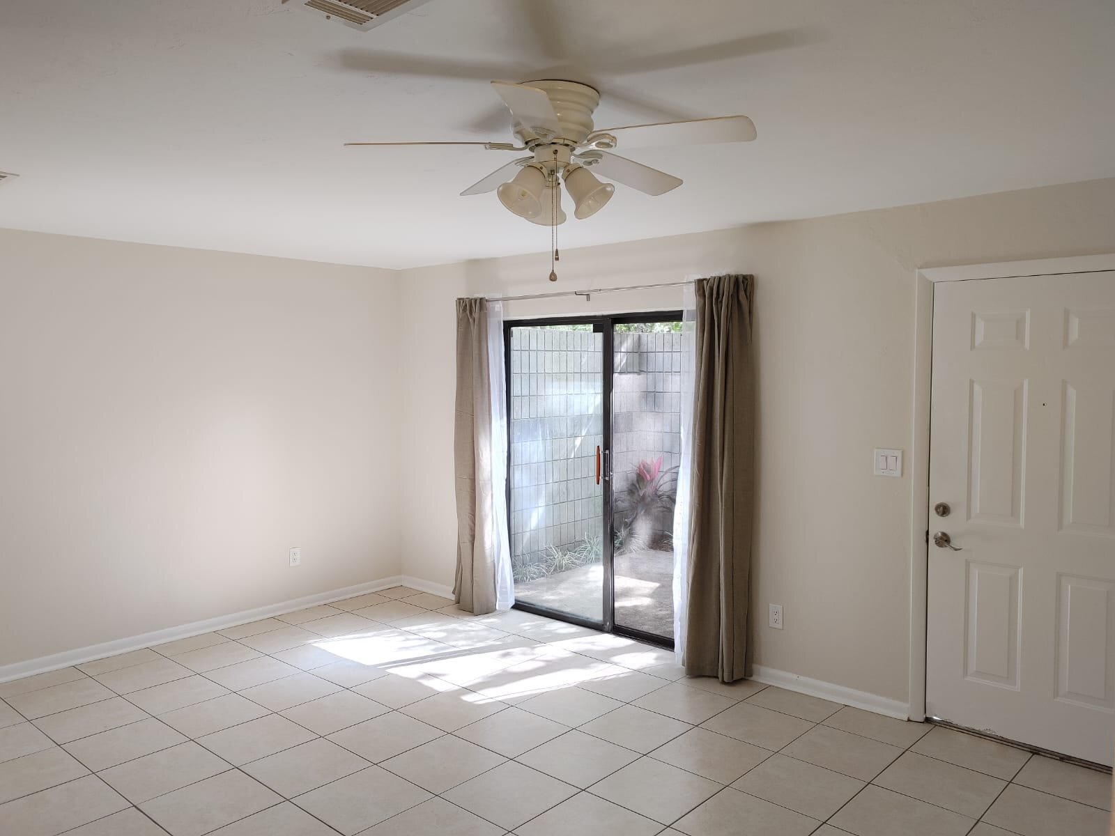 Building Photo - 4405 SW 74th Terrace