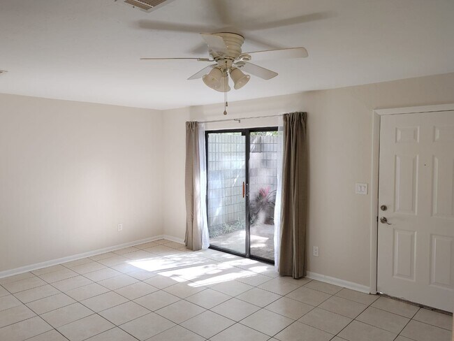 Building Photo - 4405 SW 74th Terrace