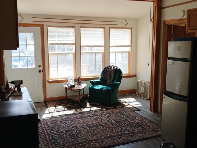 Building Photo - 112 E Maywood Ave