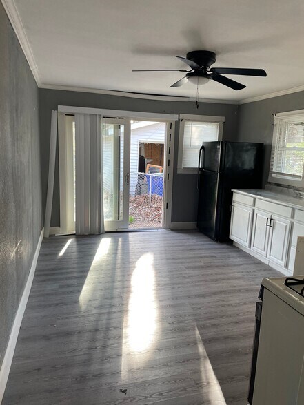 Building Photo - 2148 N Graceland Ave