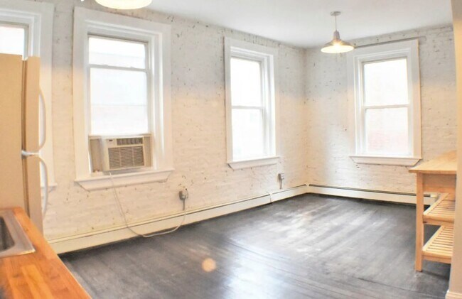 Building Photo - 158 Salem St