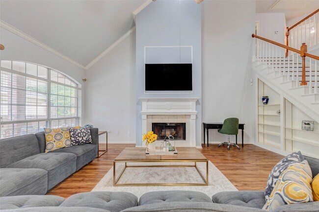 Building Photo - 1606 Barrington Hills Ln