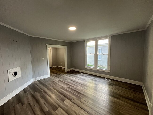 Building Photo - 109 5th Ave NW