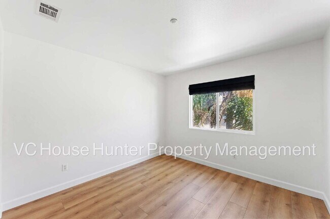 Building Photo - 4 Bedroom 2.5 Bath in Oxnard