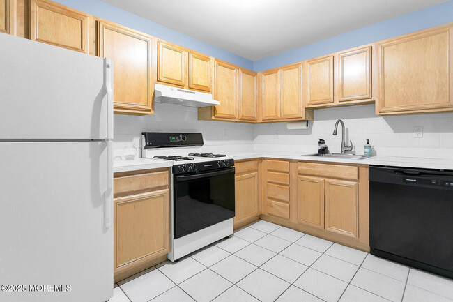 Building Photo - 502 Wedgewood Cir