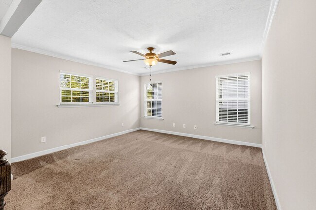 Building Photo - 302 Dorn St