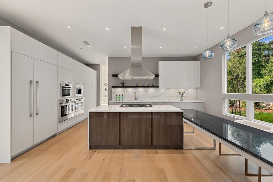 Building Photo - 68 Root Ave