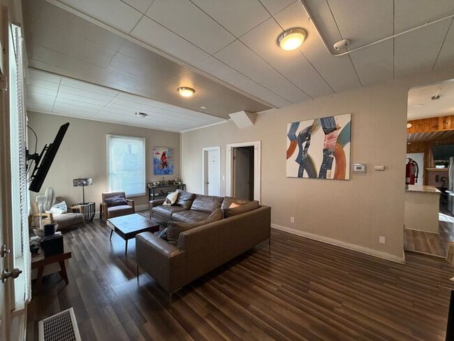 Building Photo - 527 Nevada St