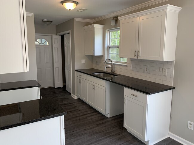 Building Photo - 1085 Garibaldi St SW