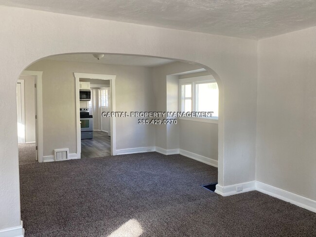 Building Photo - Recently Remodeled 2 Bedroom Home