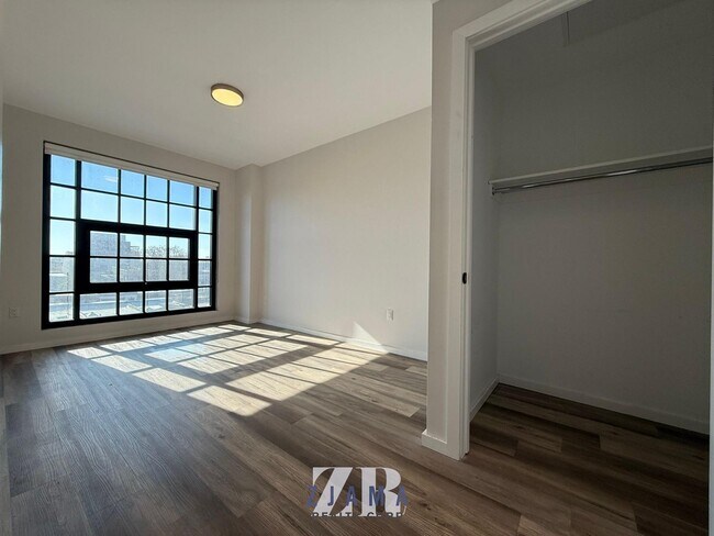Building Photo - 1120 St Johns Pl