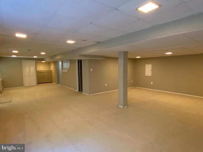 Building Photo - 3707 Moss Brooke Ct