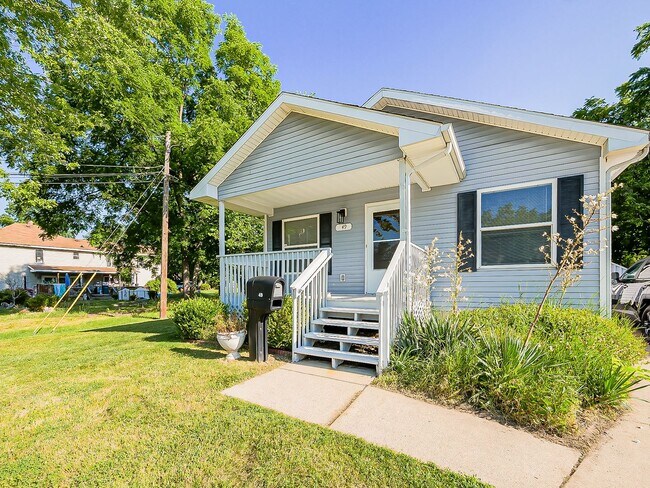 Building Photo - 49 Oakhill St