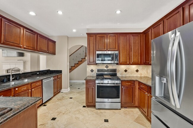 Building Photo - 2702 Pine tr