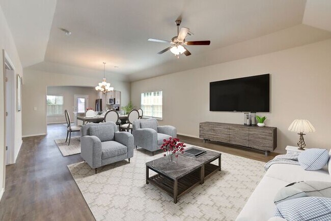 Building Photo - 3/2/2 Patio Home! Lawncare included plus a...