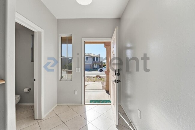 Building Photo - 3852 E Fruitvale Ave