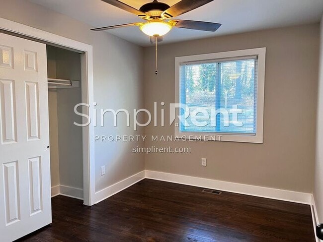 Building Photo - FULLY RENOVATED! 3 Bdrm / 1 Bath - 1st Month FREE with a 13 mo lease