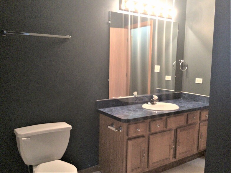 Building Photo - 898 Cottonwood Dr