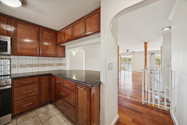 Building Photo - 709 Gale St