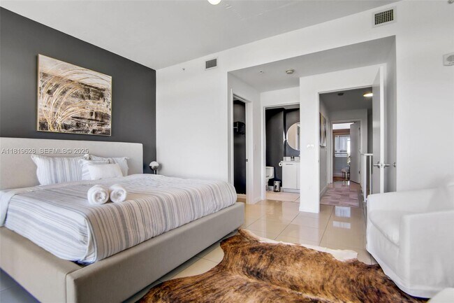 Building Photo - 3250 NE 1st Ave